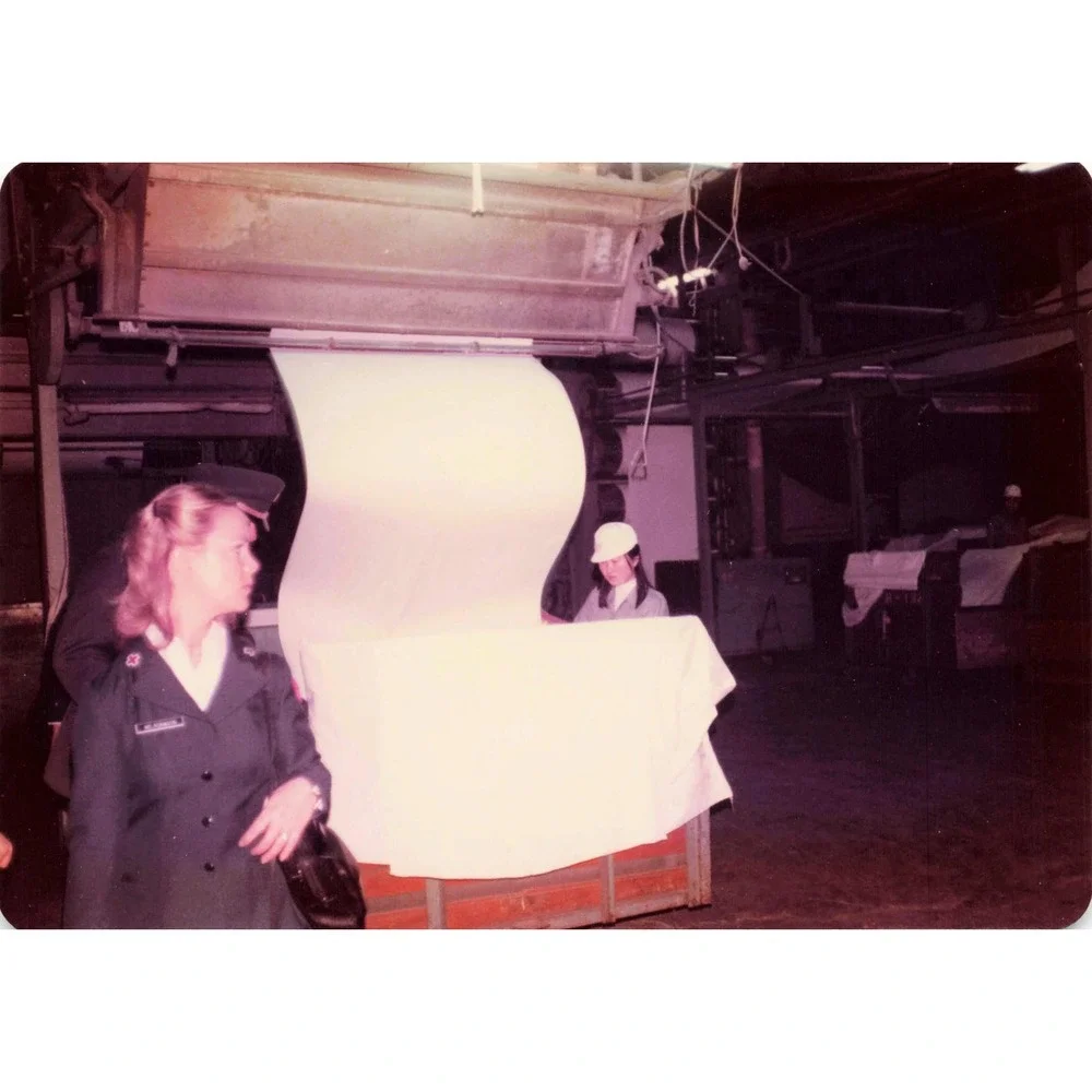 15 Vintage 1970s Korea Textile Mill Factory Photos Looms Workers USAF Tour - Picture 4 of 15